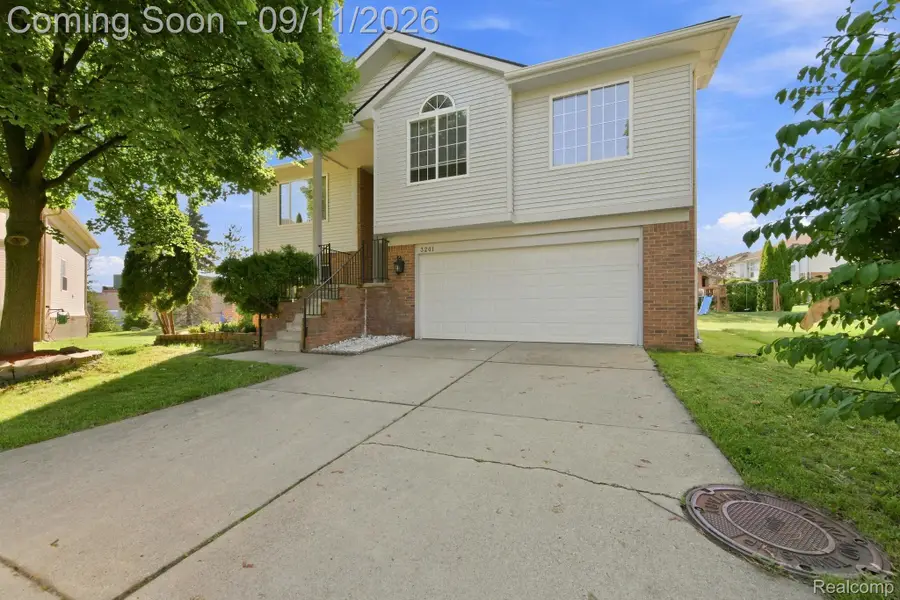 3201 Lynhurst Court, Rochester, MI 48306 - #2