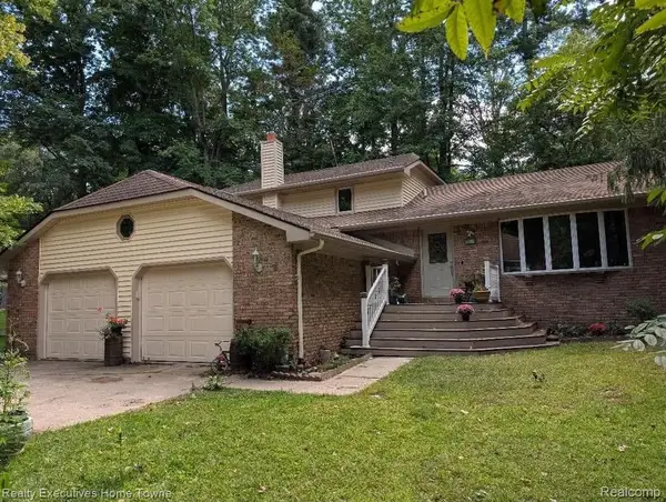 5665 Logging Lane Lane, NorthStreet, MI 48049