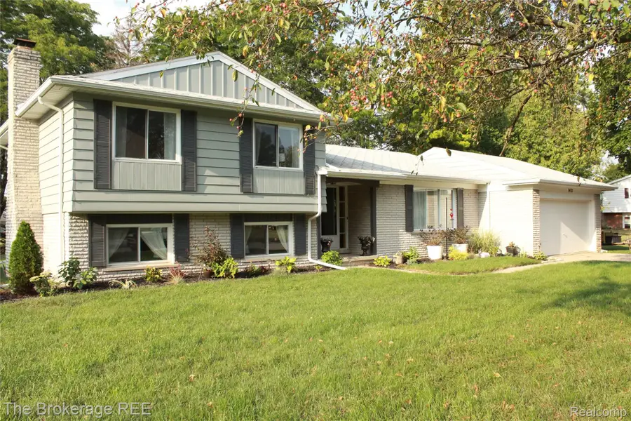 1483 HUNTLEY DR Huntley Drive, Grand Blanc, MI 48439 - #2