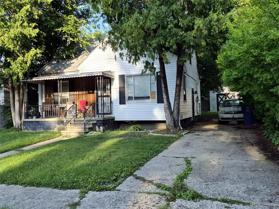 955 Salisbury Avenue, Flint, MI 48532 - #2