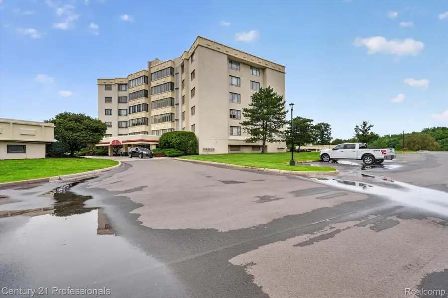 43000 12 Oaks Crescent Drive #4022, Novi, MI 48377 - #3