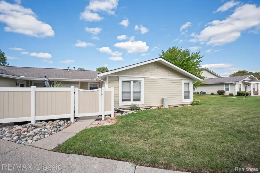 39727 Village Wood Lane, Novi, MI 48375 - #2