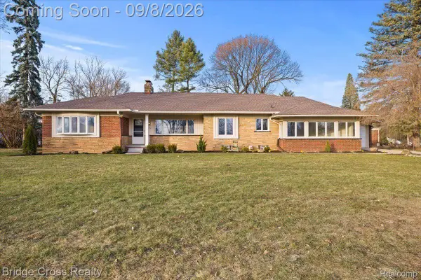 95 Hillsdale Road, BloomfieldHills, MI 48302