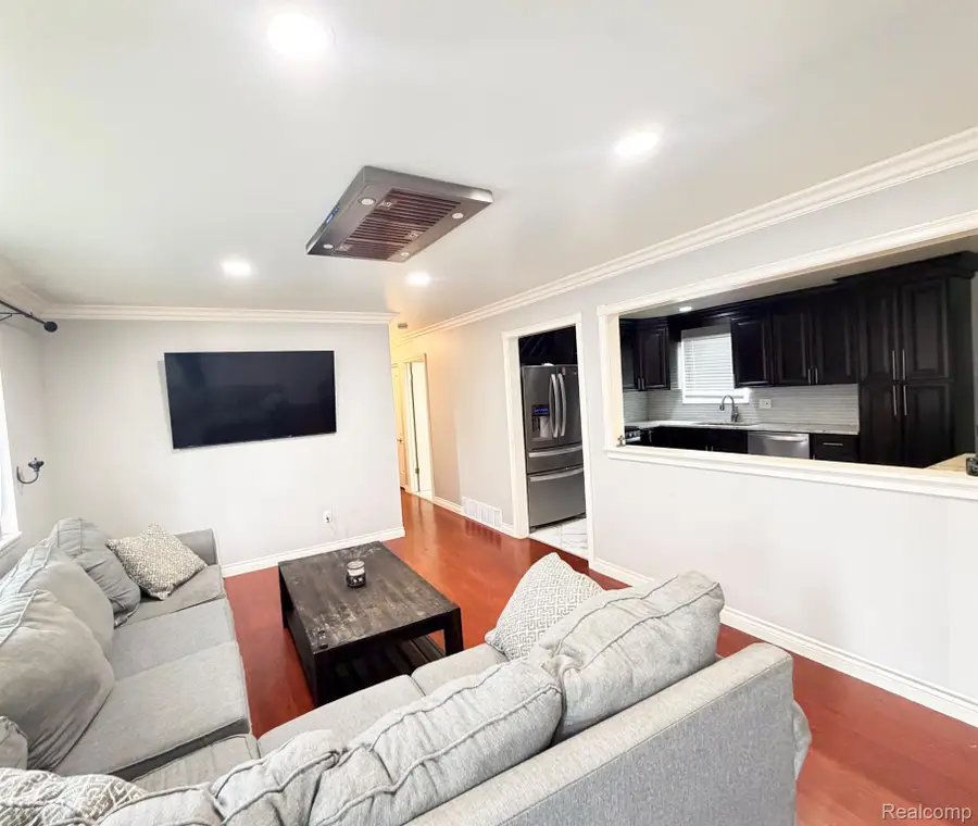 8439 Plumbrook Road, Sterling Heights, MI 48313 - #2