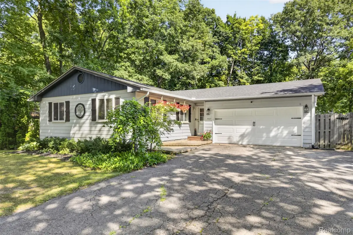 1537 Odette, Hartland, MI 48353 - #1