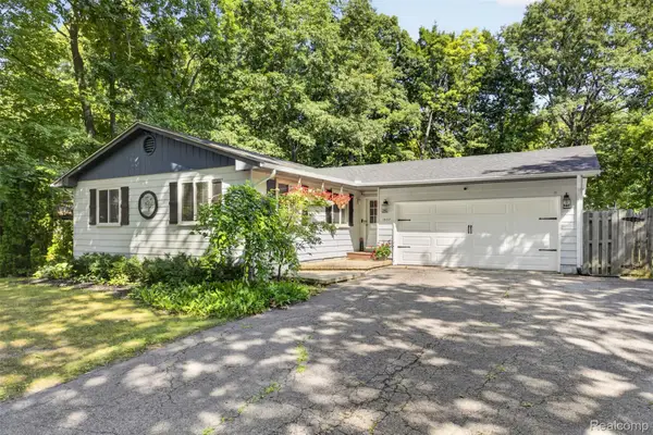 1537 Odette, Hartland, MI 48353