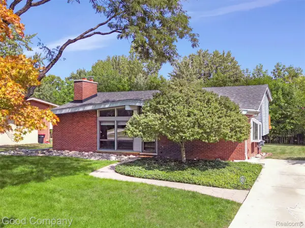 29634 Westbrook Parkway, Southfield, MI 48076