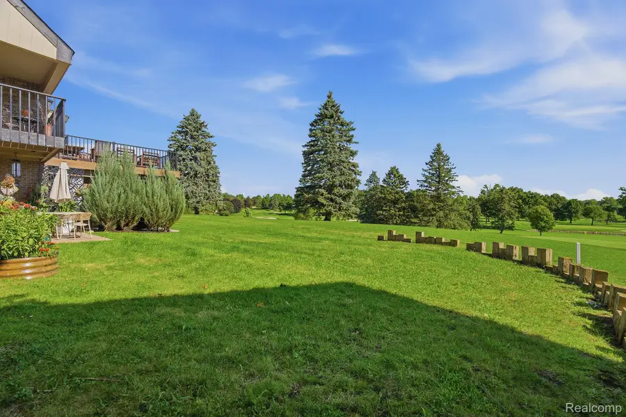 988 Golfview Court, Rochester Hills, MI 48307 - #3