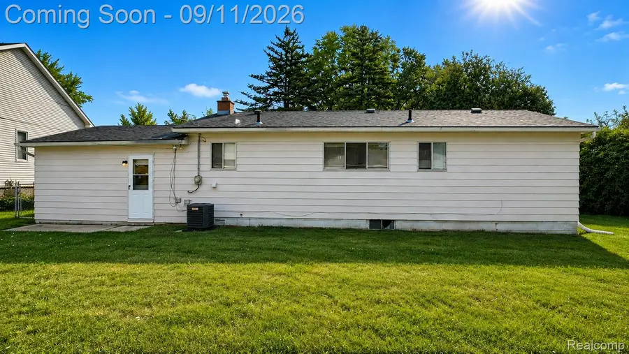 39483 Marne Avenue, Sterling Heights, MI 48313 - #3