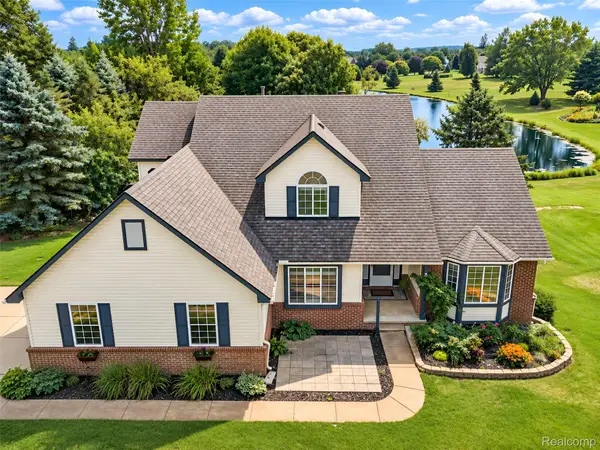 221 Maplewood Drive, Clarkston, MI 48348