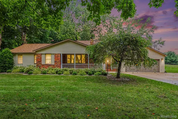 1030 W Livingston Road, Highland, MI 48357