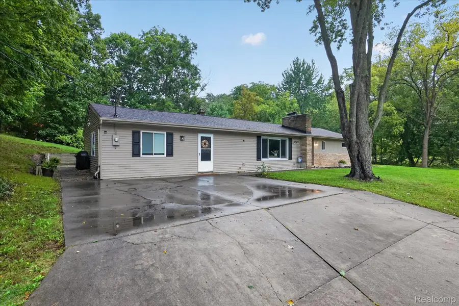 9007 Joseph Street, Grand Blanc, MI 48439 - #2