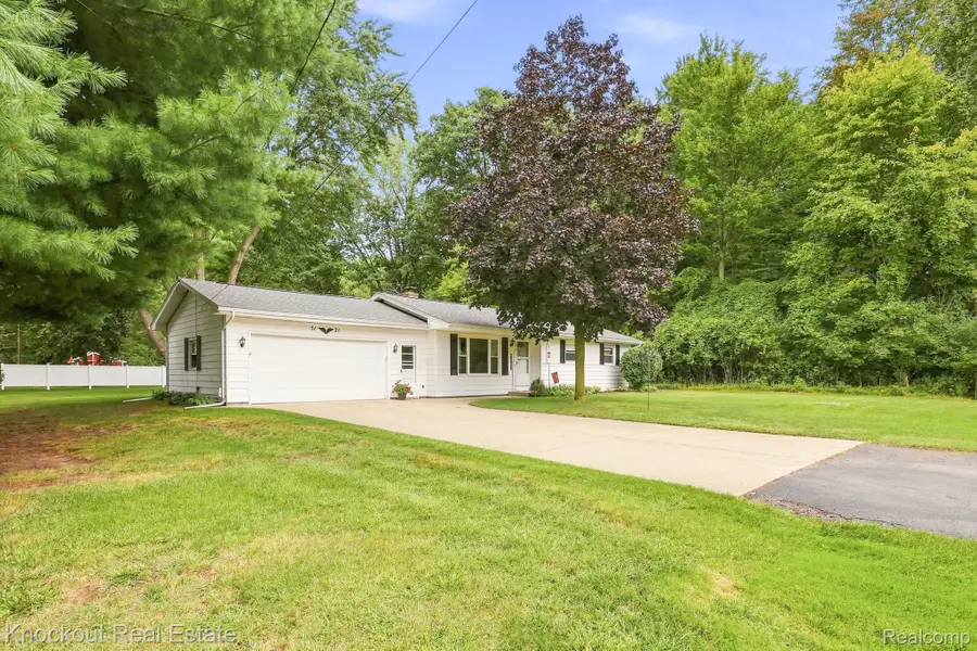 5121 Sheldon Drive, Bridgeport, MI 48722 - #3