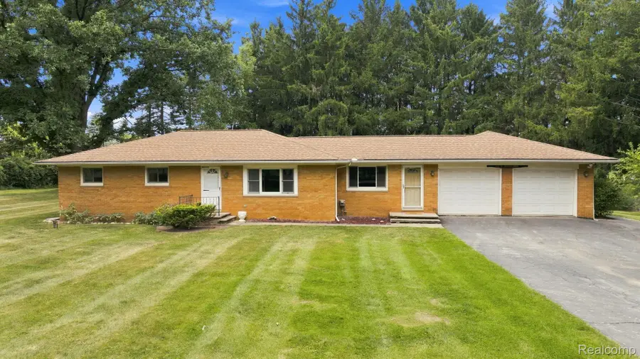 25 E Oakwood Road, Oxford, MI 48371 - #2