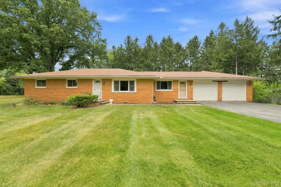 25 E Oakwood Road, Oxford, MI 48371 - #3