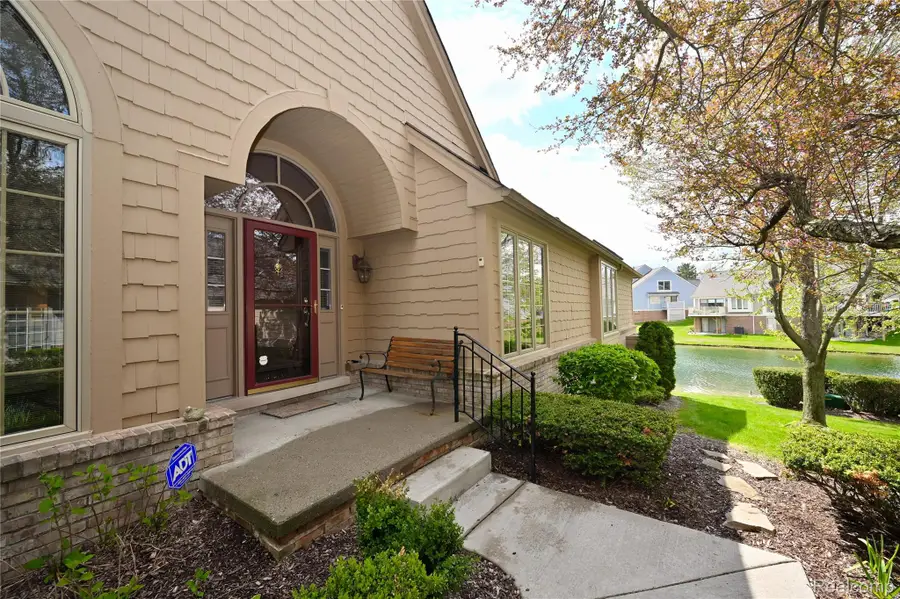 618 Deauville Lane, Bloomfield, MI 48304 - #2