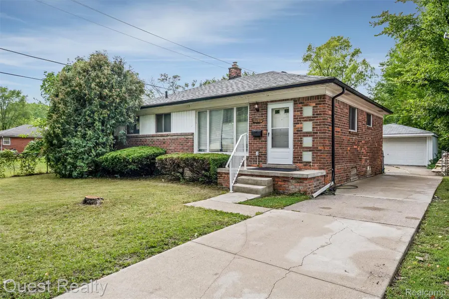 19873 Beaconsfield Street, Harper Woods, MI 48225 - #3