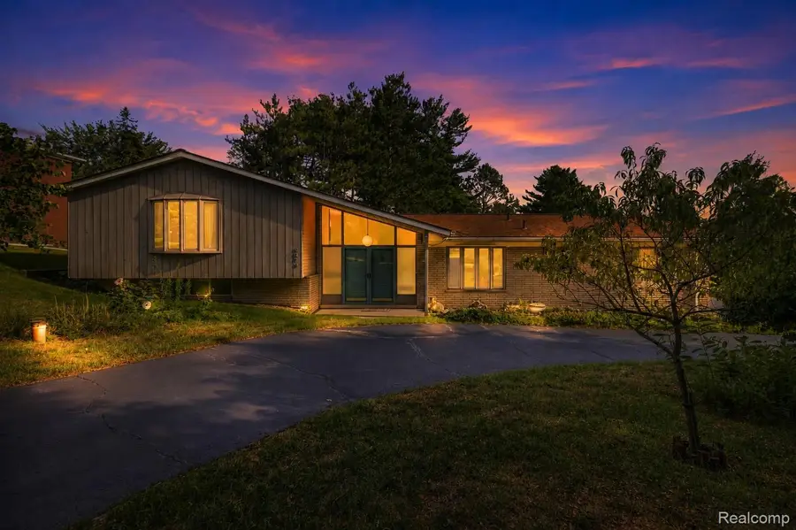 6579 Balmoral Terrace, Clarkston, MI 48346 - #2