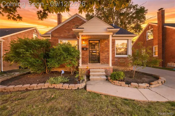 21635 Bournemouth Street, HarperWoods, MI 48225