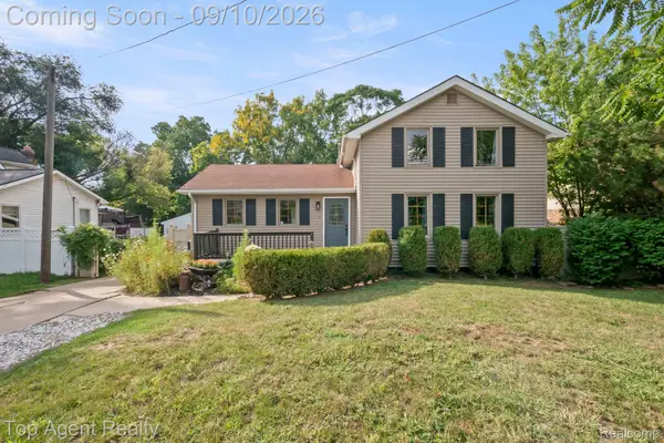 40695 Moravian Drive, ClintonTwp, MI 48036