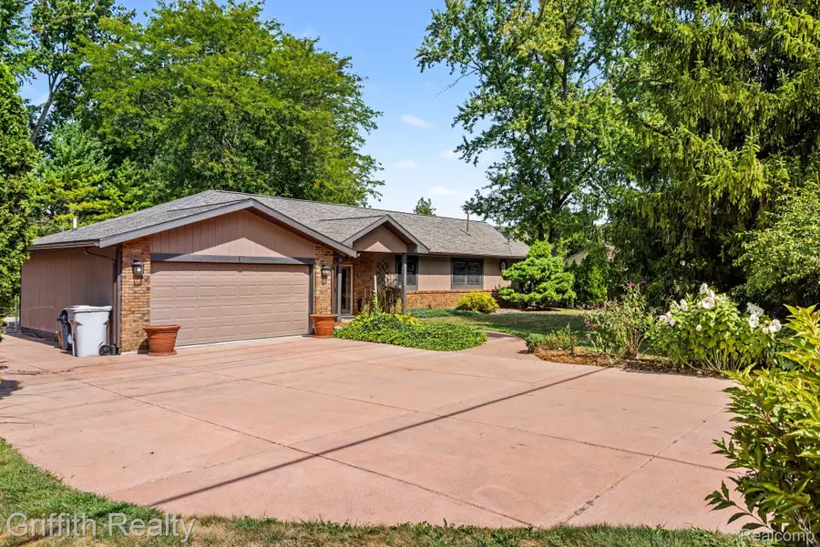 55664 Pontiac Trail Court, New Hudson, MI 48165 - #2