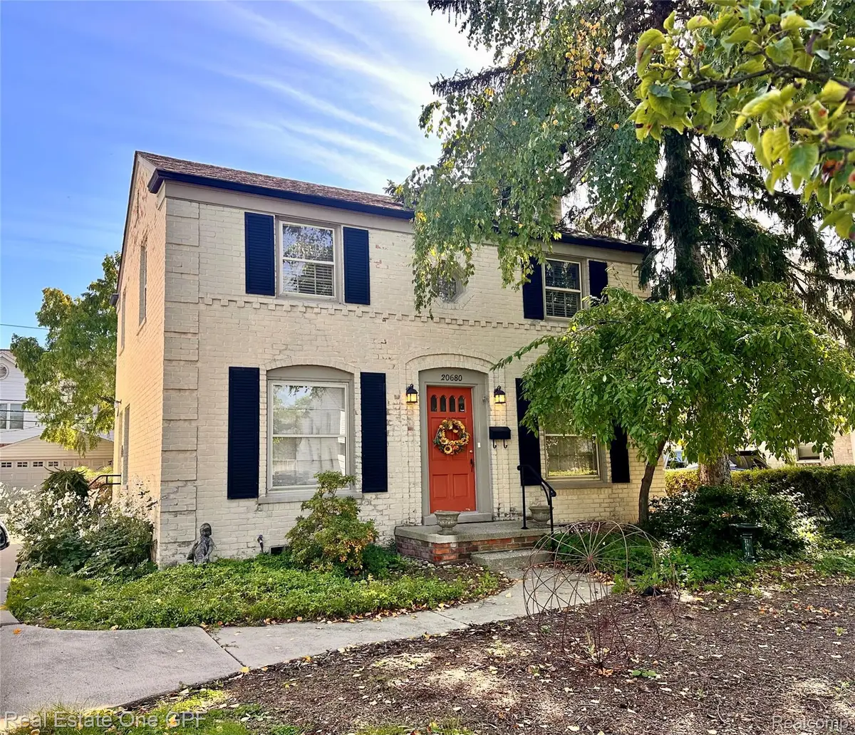 20680 Vernier Circle, Grosse Pointe Woods, MI 48236 - #1