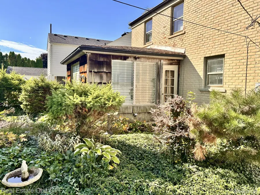 20680 Vernier Circle, Grosse Pointe Woods, MI 48236 - #3