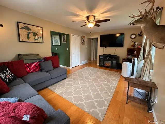 3131 W Maple Avenue, Flint, MI 48507 - #3