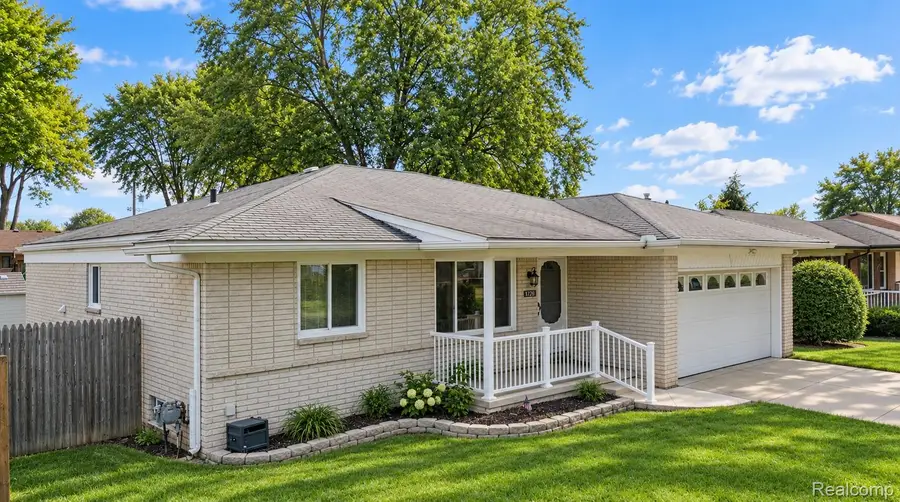 41654 Harvard Drive, Sterling Heights, MI 48313 - #2