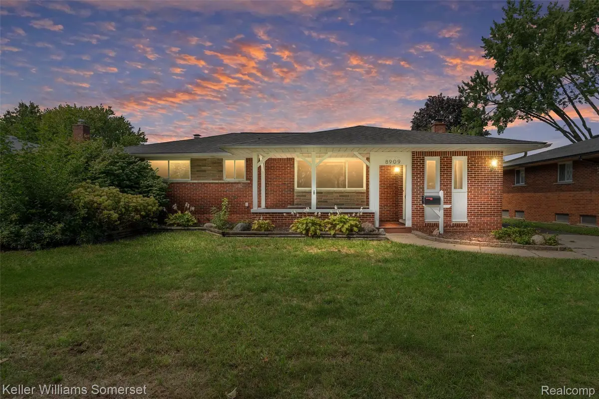 8909 Shannon Drive, Sterling Heights, MI 48314 - #1