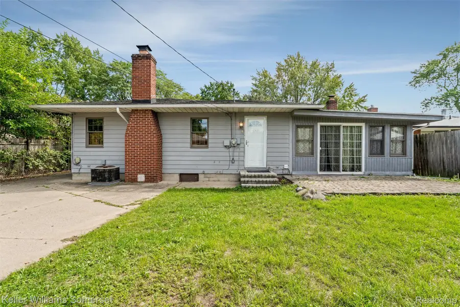 8909 Shannon Drive, Sterling Heights, MI 48314 - #2
