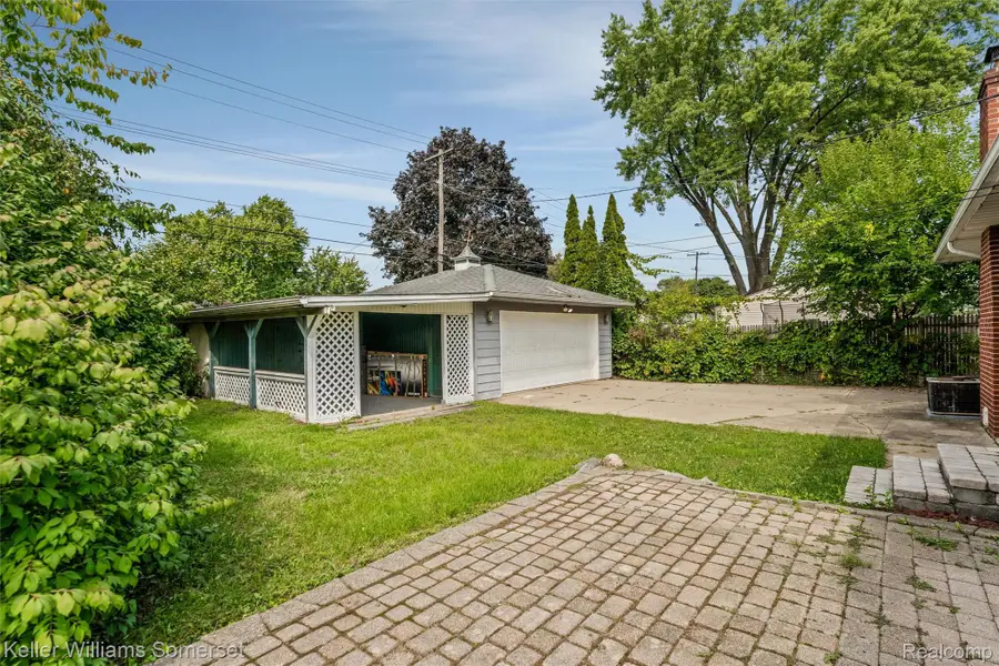 8909 Shannon Drive, Sterling Heights, MI 48314 - #3