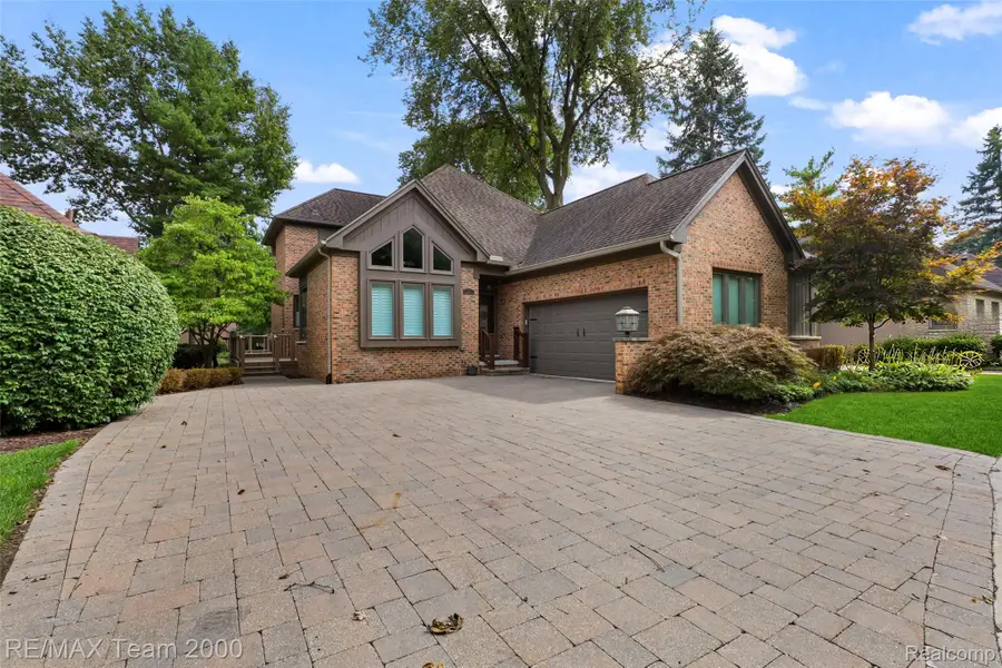 6 Pembroke Court, Dearborn, MI 48126 - #2