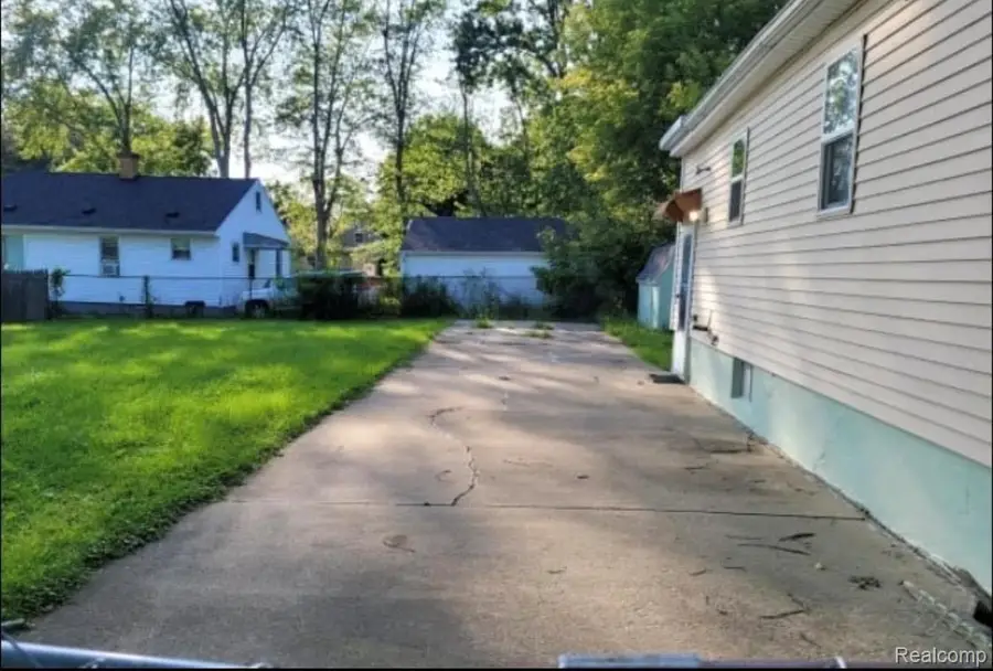 1159 Sutton Avenue, Flint, MI 48504 - #3