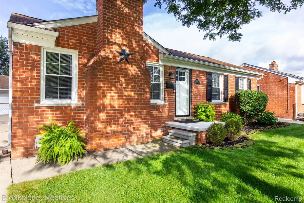 9829 Mayfield Street, Livonia, MI 48150 - #1