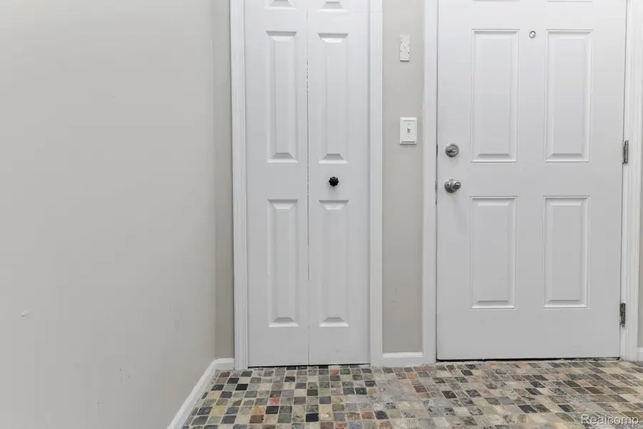 14267 Vauxhall Drive, Sterling Heights, MI 48313 - #3