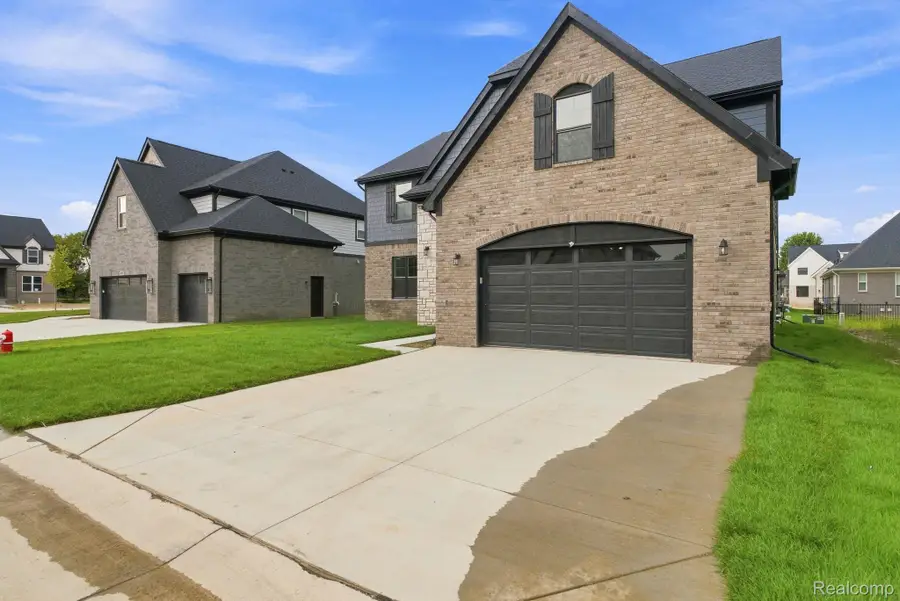 4075 Blossom Drive, Sterling Heights, MI 48314 - #2