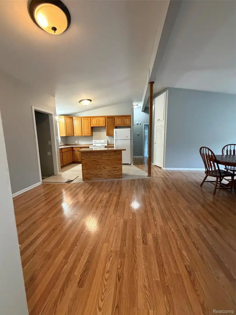 15201 Leslie Street, Oak Park, MI 48237 - #3