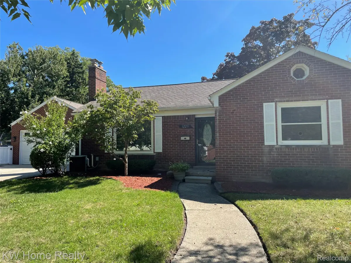 1220 Elford Court, Grosse Pointe Woods, MI 48236 - #1