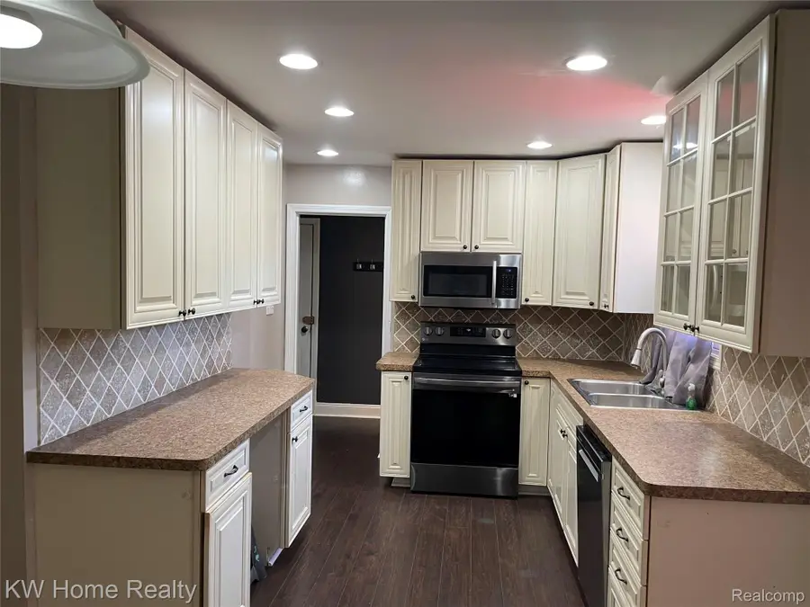 1220 Elford Court, Grosse Pointe Woods, MI 48236 - #2