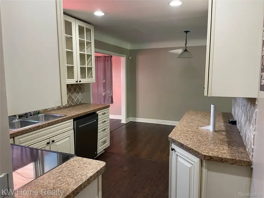 1220 Elford Court, Grosse Pointe Woods, MI 48236 - #3