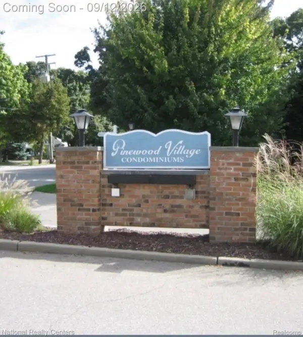 212 Pinewood Drive #22, Plymouth, MI 48170