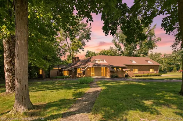25310 Canterbury Road, Franklin, MI 48025