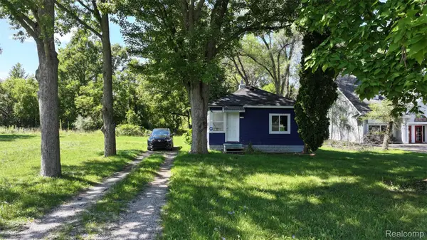 1192 S Belsay Road, Burton, MI 48509