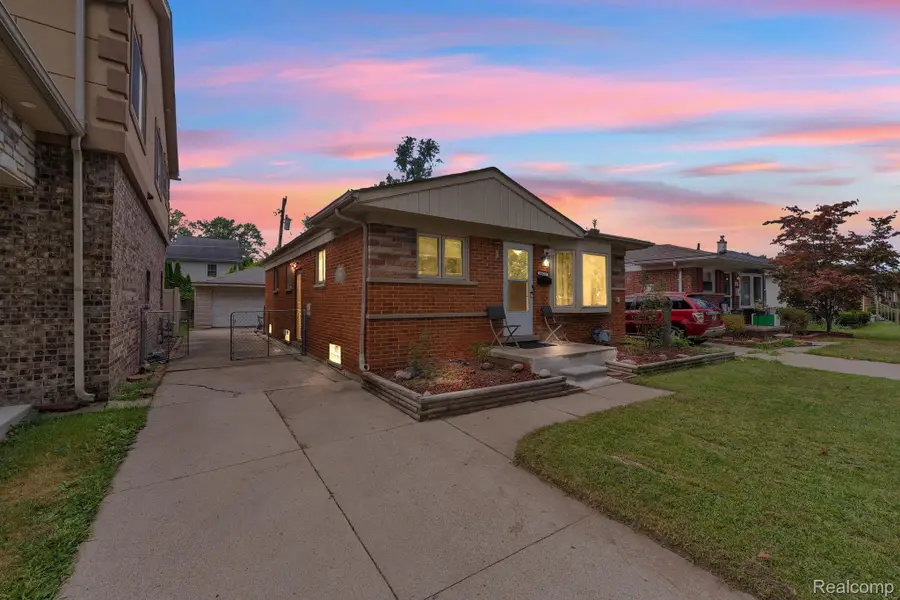 6625 N Beech Daly Road, Dearborn Heights, MI 48127 - #2