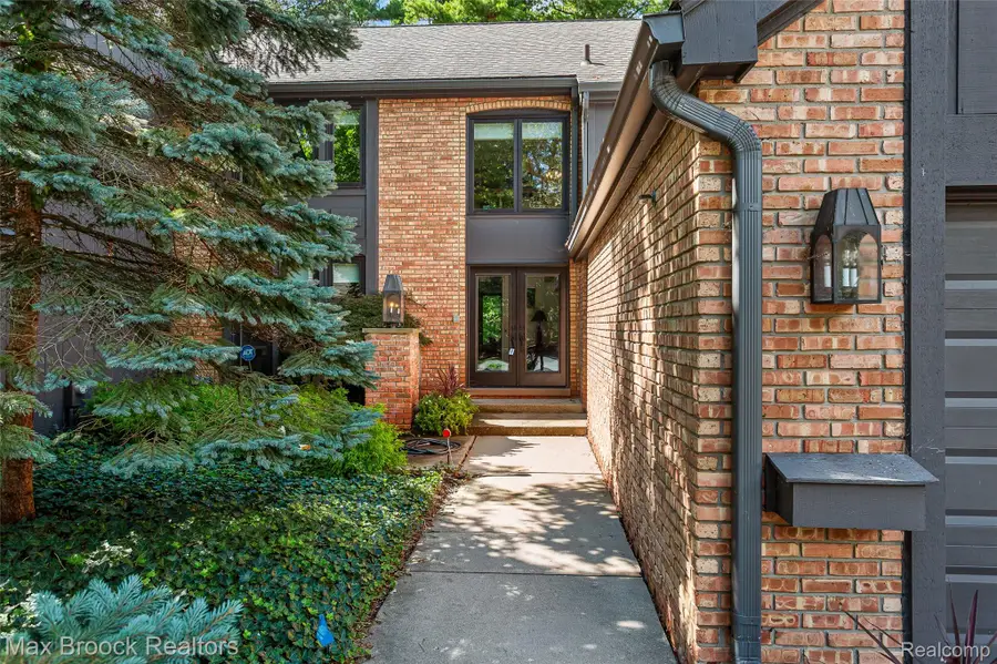 1935 Pine Ridge Lane, Bloomfield, MI 48302 - #3