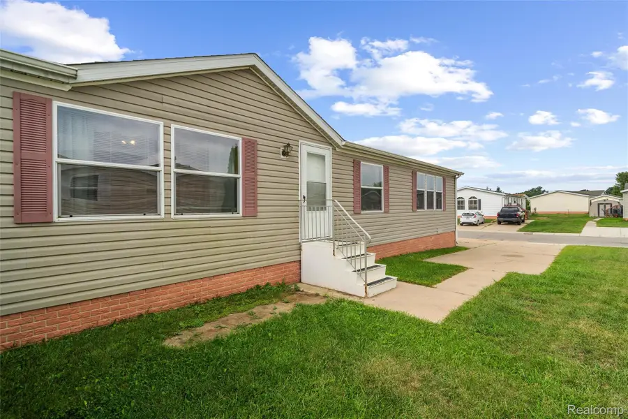 885 Tanner Landing, Monroe, MI 48161 - #2