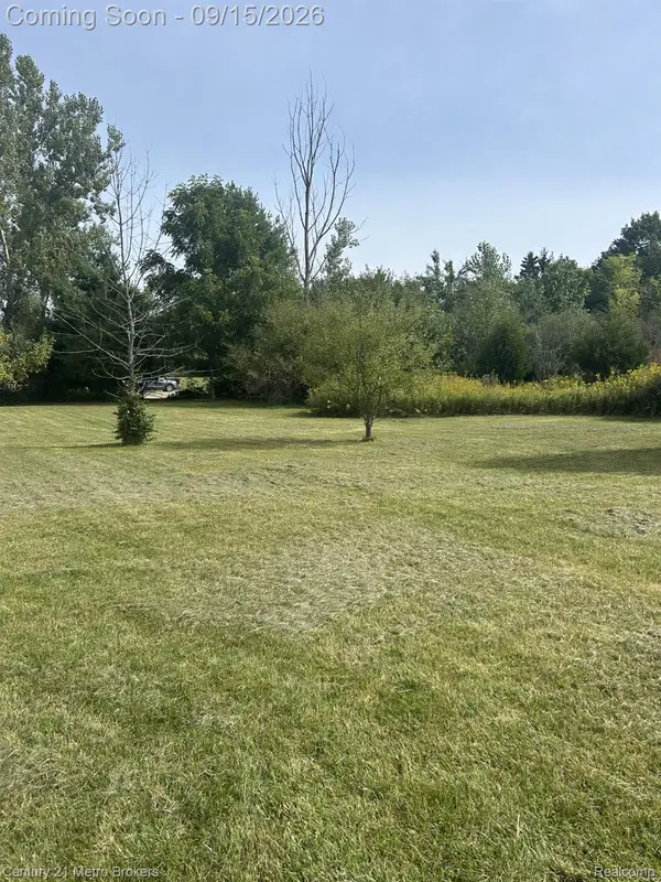 2093 Creekwood Court, GrandBlanc, MI 48439
