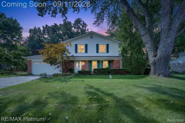 8719 Sandy Crest Drive, WhiteLake, MI 48386