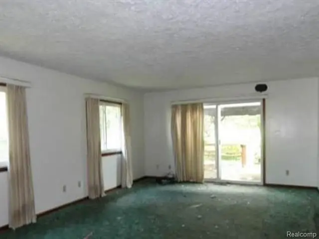 1001 S Clinton Avenue, Saint Johns, MI 48879 - #3